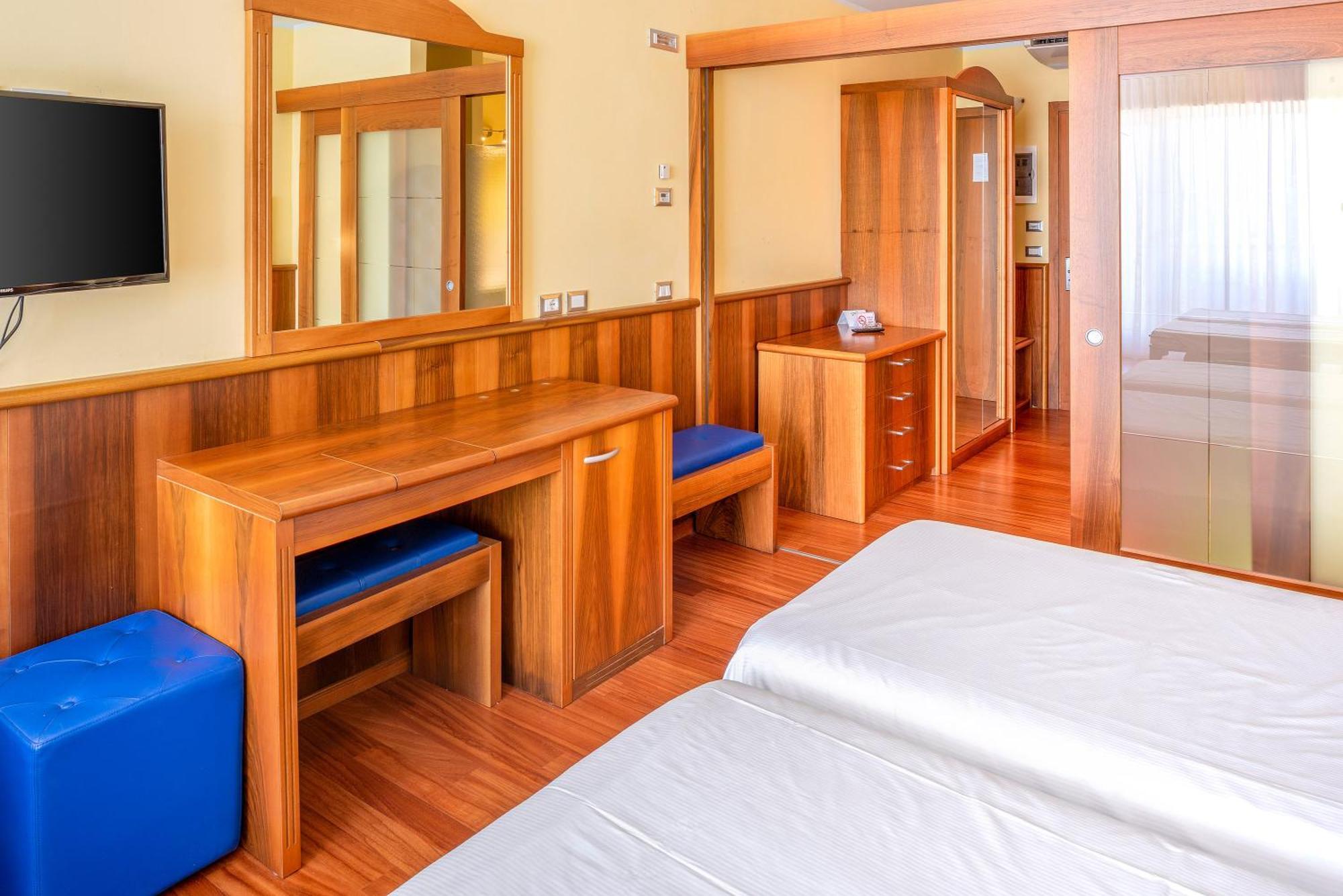 Hotel Internazionale Torri Del Benaco